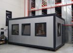 Contenedor de oficina monobloque 18 m² (6x3 m) – aislamiento térmico 100 mm (4 ventanas + calefacción)
