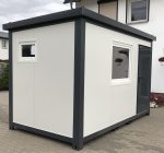 Contenedor oficina y vivienda 4×2,2 m con baño y ducha – aislamiento 7,5 cm (puerta Hörmann)