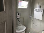 Contenedor oficina y vivienda 4×2,2 m con baño y ducha – aislamiento 7,5 cm (puerta Hörmann)