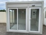 Módulo prefabricado 7 m² (3×2,4 m) – oficina acristalada aislada (paneles sándwich 40 mm)
