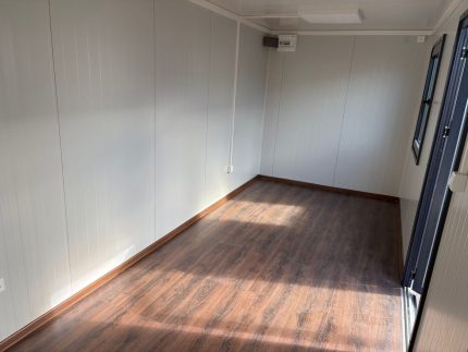 Contenedor de oficina 6 m «Antracita Edition» – unidad de demostración en oferta (cristales espejados y aislado)