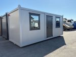Contenedor oficina 6 m monobloque aislado – gris plata con cristales espejados (modelo nueva edición)