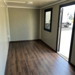 Contenedor oficina 6 m monobloque aislado – gris plata con cristales espejados (modelo nueva edición)
