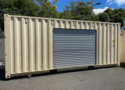 Contenedor marítimo 20 pies nuevo con puerta enrollable lateral – beige (un solo viaje)