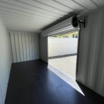Contenedor marítimo 20 pies nuevo con puerta enrollable lateral – beige (un solo viaje)