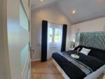 Casa móvil «Reale III» 12x4 m – fachada de madera y 3 dormitorios (totalmente equipada con electrodomésticos)