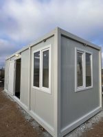 Módulo prefabricado 14 m² (6×2,4 m) con zona sanitaria – oficina aislada y dividida (paneles 50 mm)