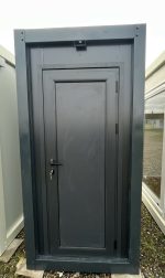 Módulo sanitario individual 120×120 cm – WC y lavabo (gris antracita aislado)