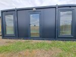 Módulo prefabricado 15 m² «Design» (6×2,5 m) – oficina acristalada antracita (aislada)