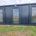 Módulo prefabricado 15 m² «Design» (6×2,5 m) – oficina acristalada antracita (aislada)