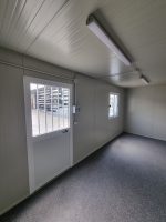 Monobloque de oficina 6×2,5 m (15 m²) – con aire acondicionado Hisense y rejas de seguridad