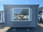 Casa móvil «Chalet Wood Gray» 10,8 x 3,7 m – diseño moderno con bow window y doble entrada