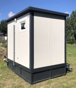 Contenedor sanitario 3x2 m con depósito de aguas residuales – doble entrada (WC + ducha) – aislamiento 80 mm