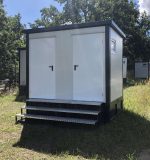 Contenedor sanitario 3x2 m con depósito de aguas residuales – doble entrada (WC + ducha) – aislamiento 80 mm