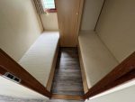 Casa móvil «Chalet Wood Gray» 10,8 x 3,7 m – diseño moderno con bow window y doble entrada