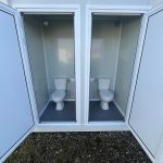 Módulo sanitario prefabricado doble (2 baños independientes) – WC hombres/mujeres aislado