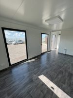 Módulo habitable prefabricado 21 m² (7x3 m) – acabado madera de nogal y baño con bañera