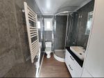 Casa móvil «Reale II» 12x4 m – tejado a 30° con estufa de pellets y techo de madera (3 dormitorios)
