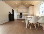 Casa móvil «Reale II» 12x4 m – tejado a 30° con estufa de pellets y techo de madera (3 dormitorios)
