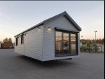 Nueva casa móvil 10x4 m «Modelo II» – tejado 30° con calefacción híbrida y chimenea de pellets (bajo pedido)