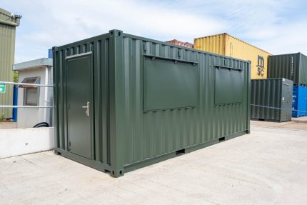 Contenedor de 20 pies equipado «quiosco bar» – aislado con 2 ventanillas de venta