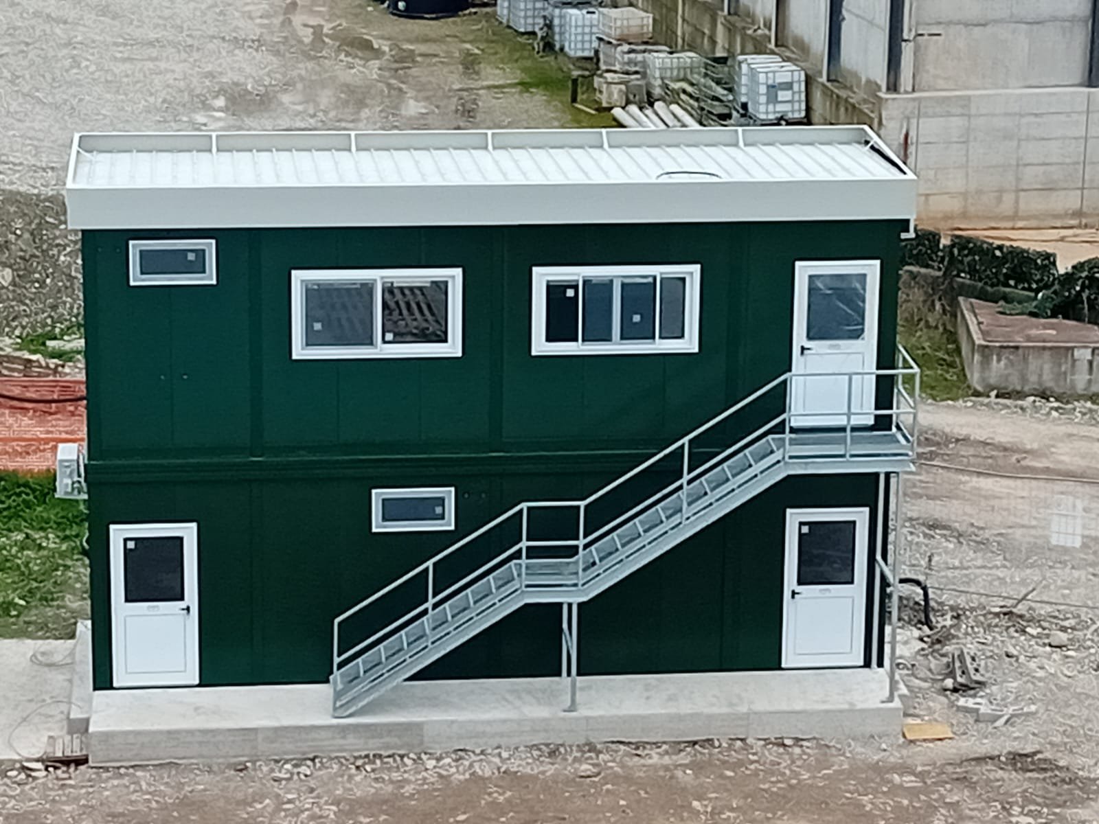 Monobloque oficina de dos plantas 60 m² «Green Energy» – proyecto incluido y fotovoltaica de 3 kW (aislamiento 100 mm) Monobloque oficina de dos plantas 60 m² «Green Energy» – proyecto incluido y fotovoltaica de 3 kW (aislamiento 100 mm)