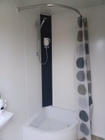 Contenedor sanitario doble 2,5 m x 2 m – 2 entradas independientes (WC + ducha) – aislado