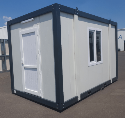 Módulo prefabricado 10 m² aislado (4×2,4 m) – oficina con baño opcional y parqué