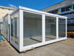 Monobloque de oficina «Showroom» acristalado (6×2,5 m) – con clima Hisense y cristales antirrobo