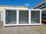 Monobloque de oficina «Showroom» acristalado (6×2,5 m) – con clima Hisense y cristales antirrobo