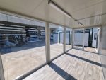 Monobloque de oficina «Showroom» acristalado (6×2,5 m) – con clima Hisense y cristales antirrobo