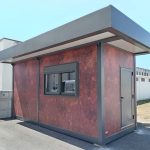 Garita prefabricada «Architectural» (6×3,5 m) – acabado Corten, baño para personas con movilidad reducida e informe energético