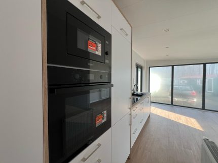 Casa móvil «Camp II» – diseño escandinavo de madera (cocina premium y acabados de lujo)