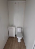 Contenedor social 21 m² (7x3 m) – vestuario con WC y calefacción (aislamiento premium 100 mm)