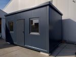 Contenedor oficina monobloque 18 m² (6x3 m) con baño – aislamiento premium 100 mm (uso 4 estaciones)