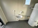 Contenedor sanitario 20 pies usado (6×2,4 m) – bloque de 6 duchas con caldera de 300 l y lavandería