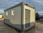 Contenedor sanitario 20 pies usado (6×2,4 m) – bloque de 6 duchas con caldera de 300 l y lavandería