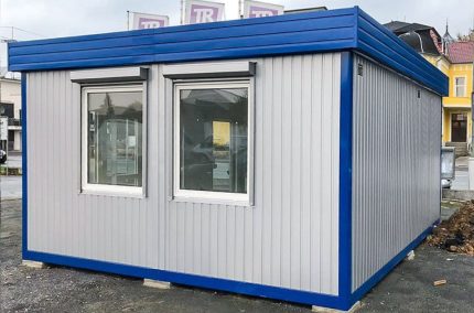 Módulo comercial 29,4 m² (6×4,9 m) – tienda prefabricada aislada con persianas y calefacción