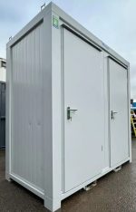 Contenedor sanitario doble 2,4×1,5 m – entradas separadas (WC + urinario) – aislamiento 100 mm