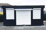Módulo comercial 29,4 m² (6×4,9 m) – tienda prefabricada aislada con persianas y calefacción