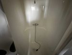 Contenedor sanitario 20 pies usado (6×2,4 m) – bloque de 6 duchas con caldera de 300 l y lavandería