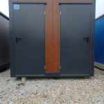 Contenedor sanitario doble 2,5 m x 2 m – 2 entradas independientes (WC + ducha) – aislado