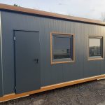 Pabellón de oficina 17 m² (6×2,9 m) – diseño moderno antracita y acabados de madera (aislamiento 100 mm)