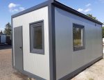 Contenedor sanitario vestuario 6×2,9 m – doble entrada con ducha y 2 inodoros (aislamiento 100 mm)