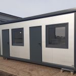 Contenedor social 21 m² (7x3 m) – vestuario con WC y calefacción (aislamiento premium 100 mm)