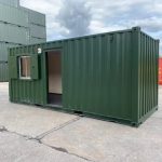 Contenedor oficina 20 pies (6 m) – aislado y cableado con persiana de seguridad (listo para usar)