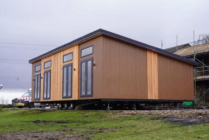 Chalet modular Odyssey Waterside 2026 – elegancia y confort premium