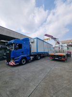 Monobloque oficina de ventas «Glass» 12×2,5 m – cristalera panorámica y aislamiento 100 mm (climatizado)