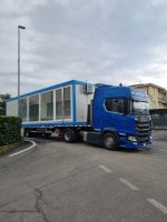 Monobloque oficina de ventas «Glass» 12×2,5 m – cristalera panorámica y aislamiento 100 mm (climatizado)