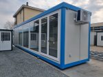 Monobloque oficina de ventas «Glass» 12×2,5 m – cristalera panorámica y aislamiento 100 mm (climatizado)